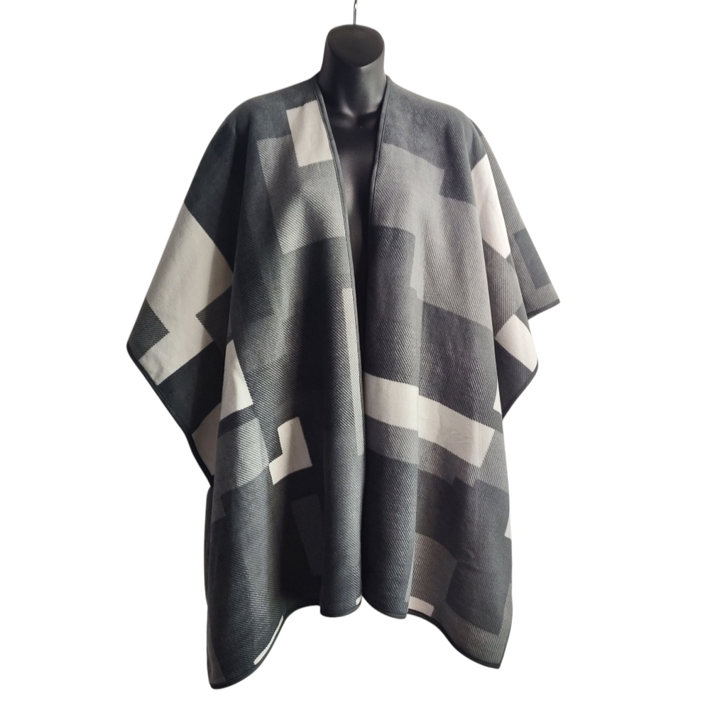 Woolrich Women’s Gray White Reversible Soft Fleece Poncho Cape One Size Fits All